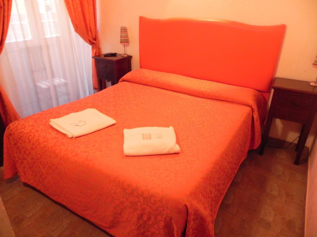 Meraviglia Rome Room photo
